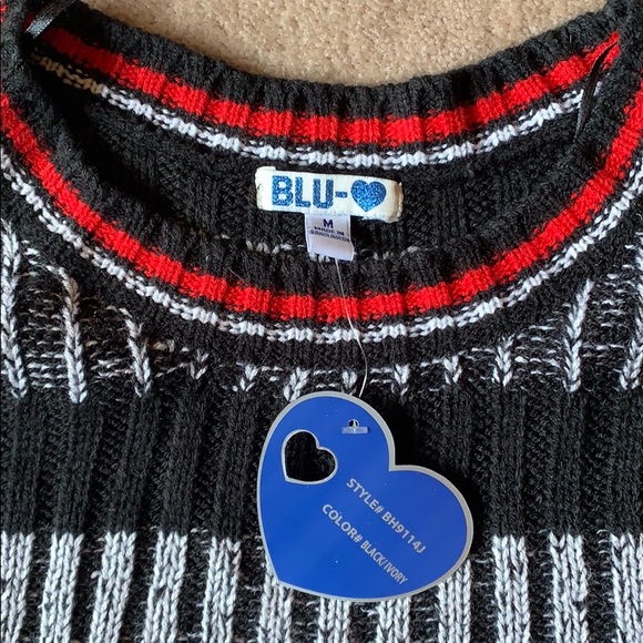 Cropped sweater by Blue. - Picture 2 of 3